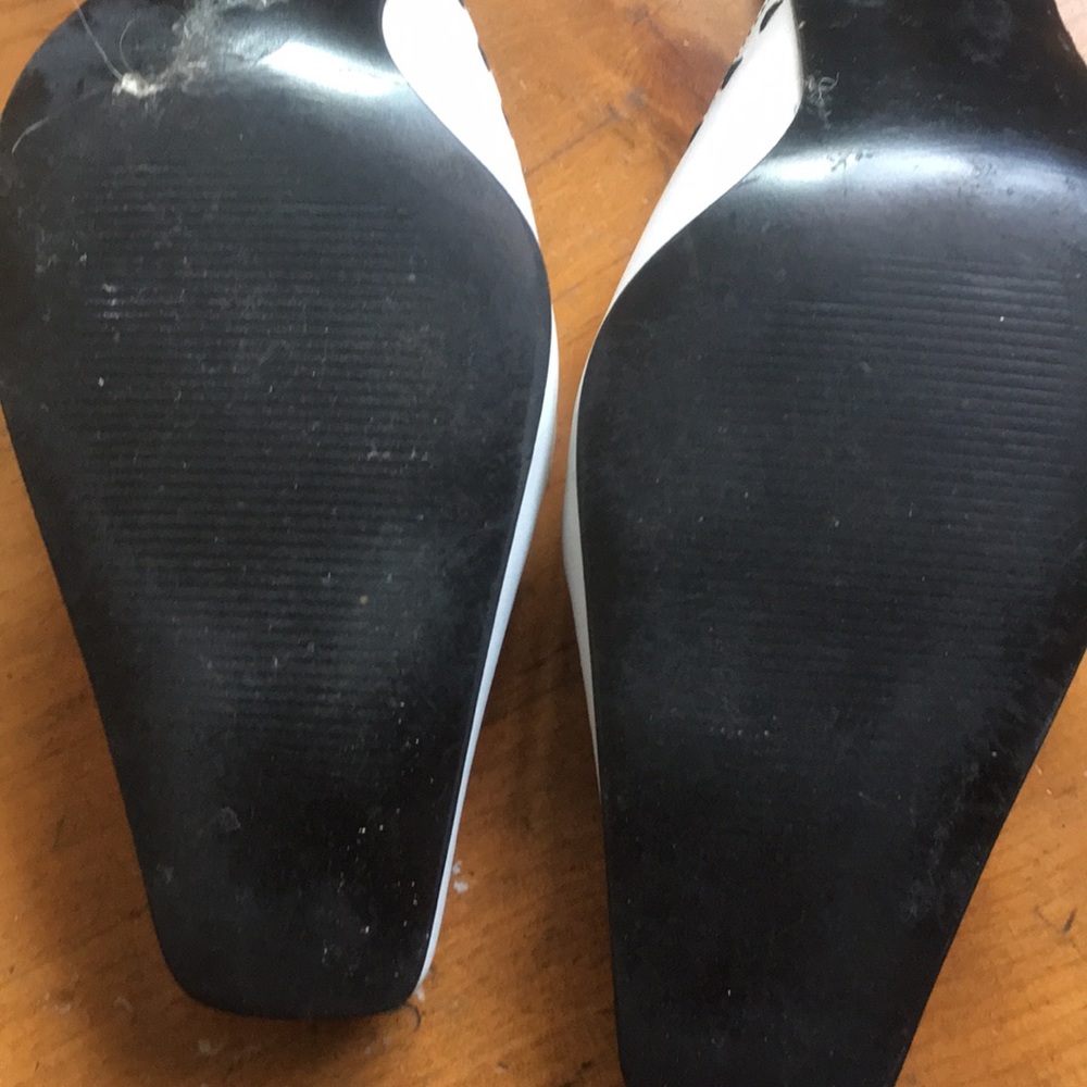 Black and white slide shoes - Picture 3 of 3